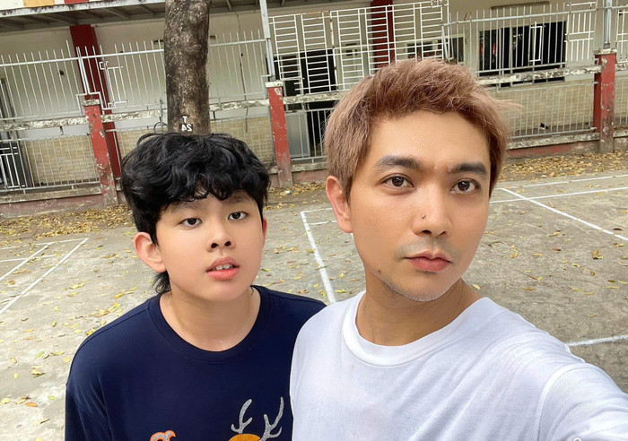 Anh thường xuyên đưa con trai đi chơi thể thao, thân thiết với quý tử. Ảnh: FBNV