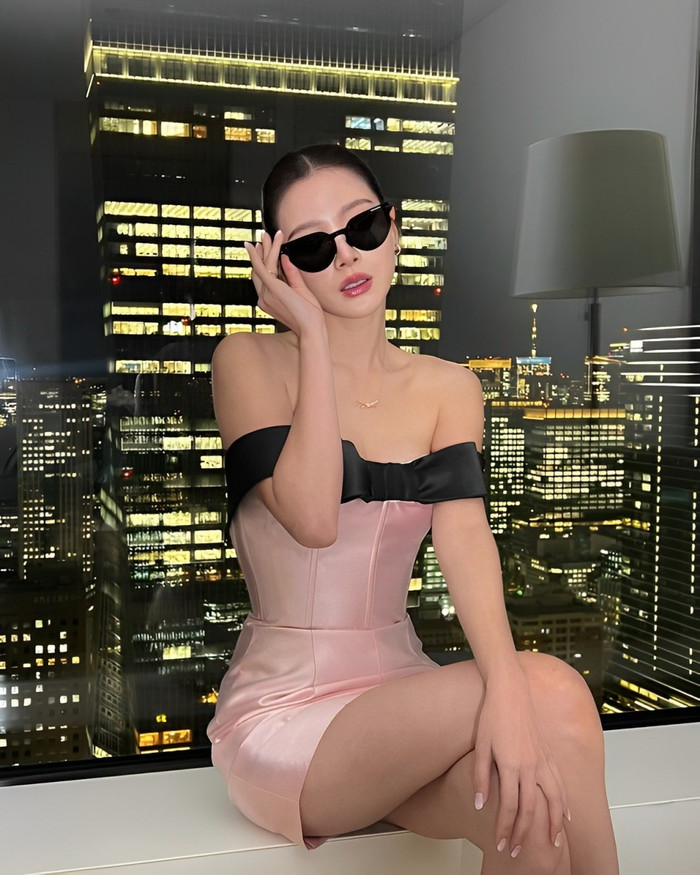 Baifern Pimchanok tiếp tục khuấy đảo màn ảnh nhỏ với một bộ phim 18+ có tên Thicha Tái Sinh. 