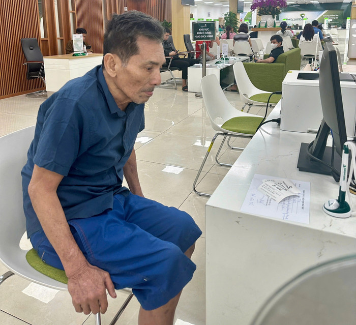 Nam nghệ sĩ mất niềm tin vào cuộc sống.