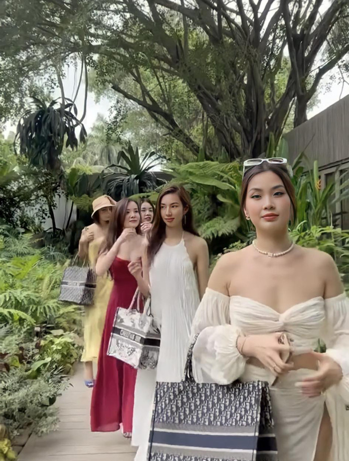 Hội bạn thân của Hoa hậu Thùy Tiên từng mang đồng bộ dòng túi 'iconic' của 'nhà mốt' nổi tiếng tại Pháp có mức giá bán gần 100 triệu đồng.