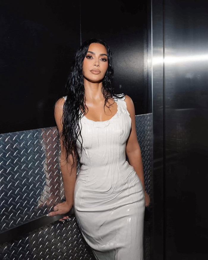 Truyền thông quốc tế đồng loạt đưa tin Kim Kardashian hẹn hò người mới. Nữ người mẫu mong muốn giữ kín mối quan hệ.