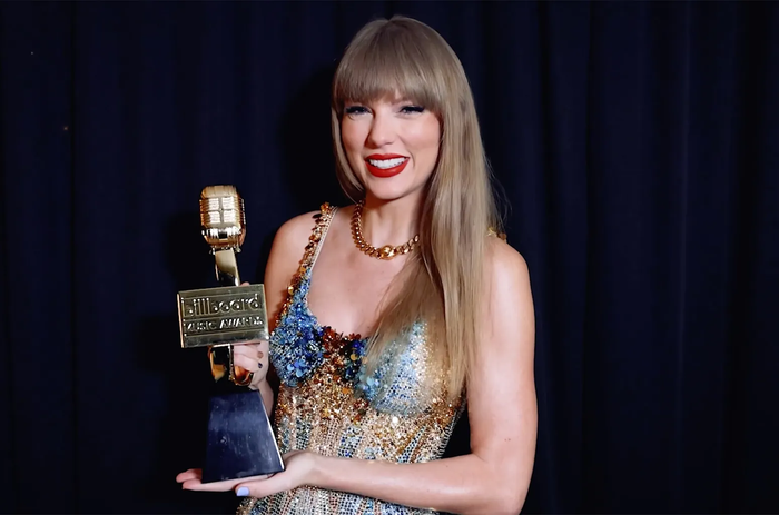 Taylor Swift 'thắng đậm' tại Billboard Music Awards với 10 chiếc cúp danh giá.