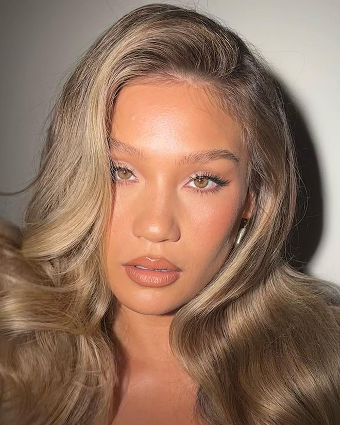 Layout trang điểm tông nâu cà phê chỉ phù hợp với son môi gam màu nude.