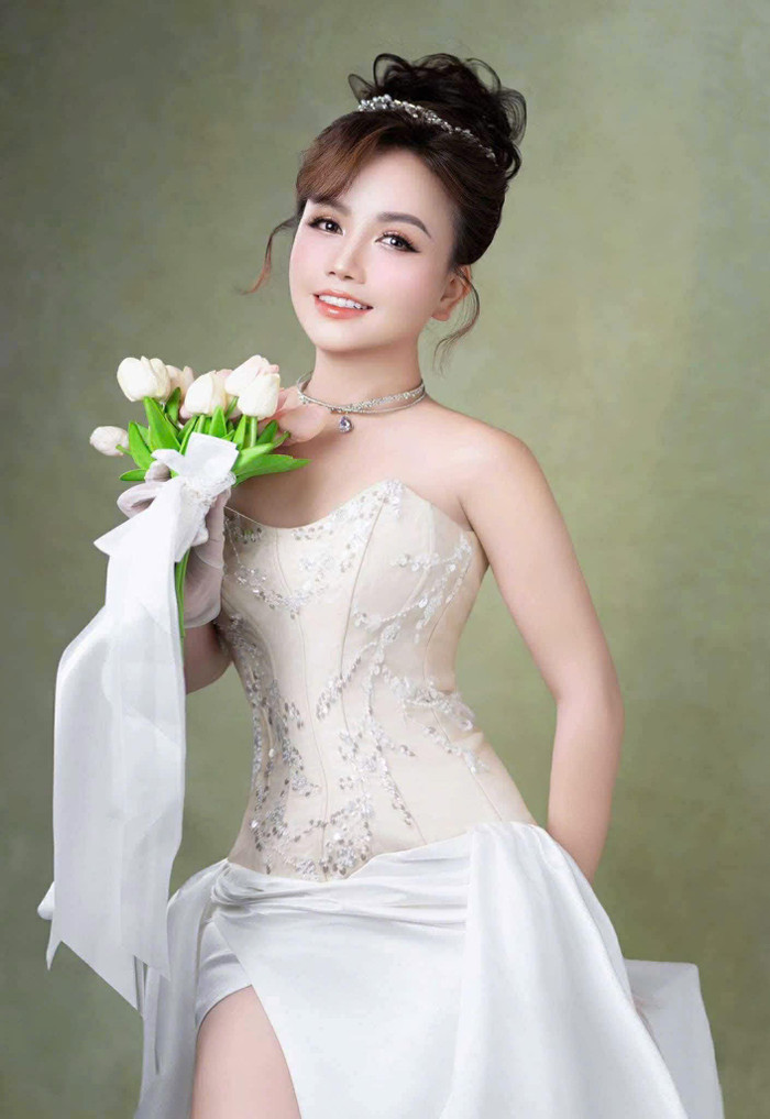 Cô chưa lên kế hoạch cụ thể về thời gian kết hôn. Ảnh: FBNV