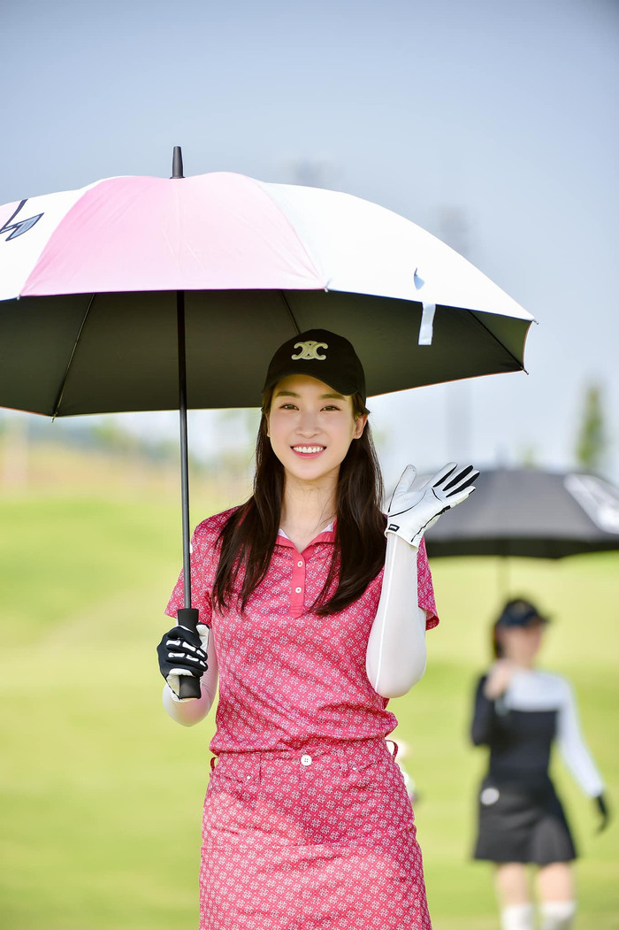 Hoa hậu Đỗ Mỹ Linh có niềm đam mê mãnh liệt với bộ môn đánh golf. (Ảnh: FBNV)