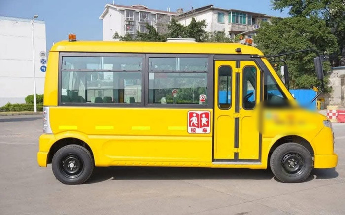 Từ 1/1/2025, xe đưa đón học sinh phải sơn màu vàng đậm Ảnh 2