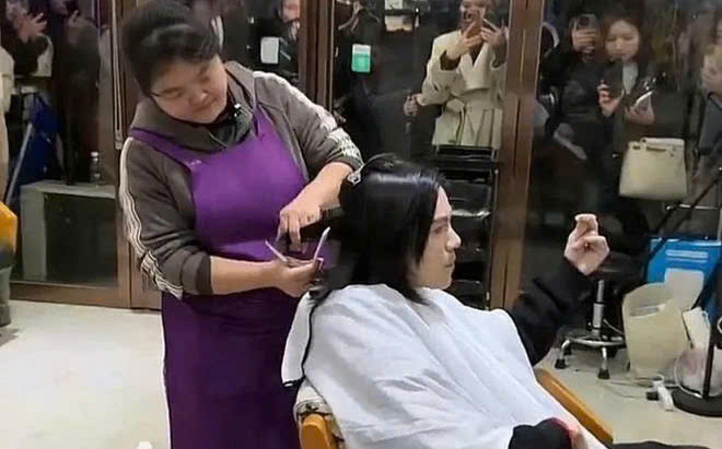 Clip nam diễn viên chỉ làm một việc đơn giản thu hút 67 triệu người xem Ảnh 2