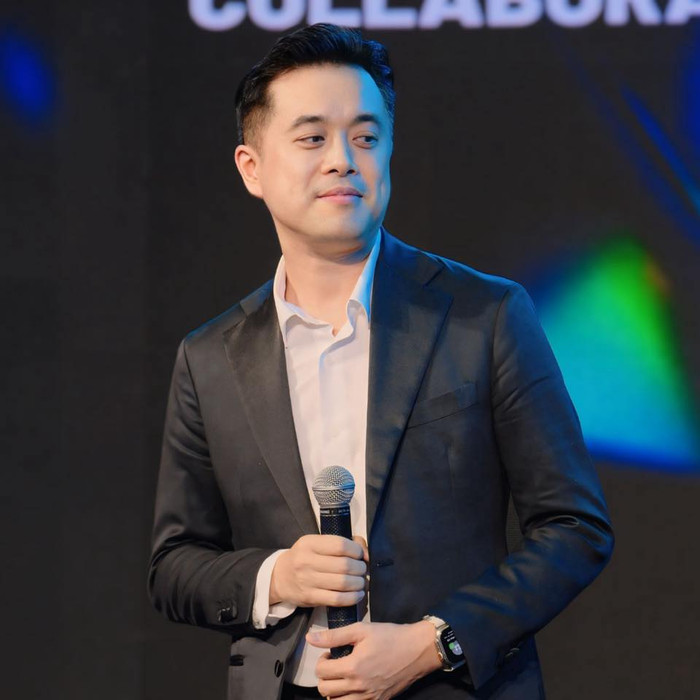 Nhạc sĩ Dương Khắc Linh cho biết trong năm 2025 sắp tới, anh sẽ chuyển hướng qua lĩnh vực điện ảnh. (Ảnh FBNV)