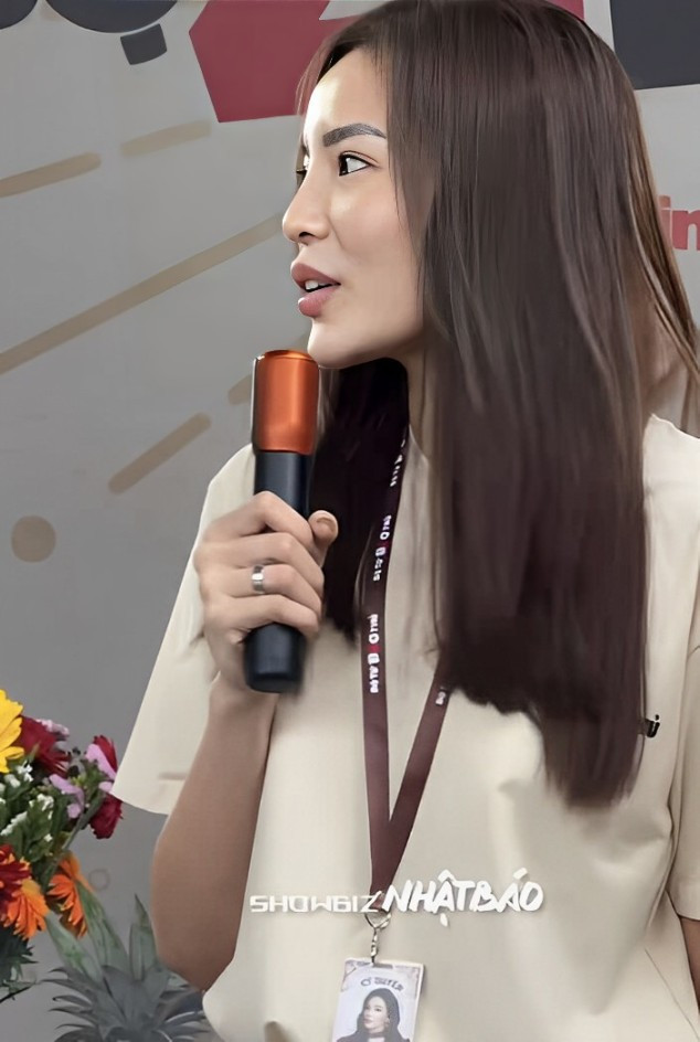 Nàng hậu khoe góc nghiêng cực phẩm qua góc máy cận - Kênh: Showbiz Nhật Báo.