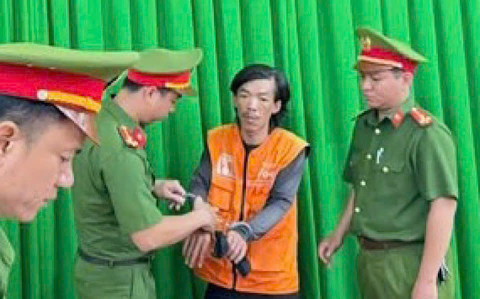 Tài xế, phụ xe buýt ẩu đả với shipper ở trung tâm TP HCM, bắt khẩn cấp cả 3 Ảnh 2