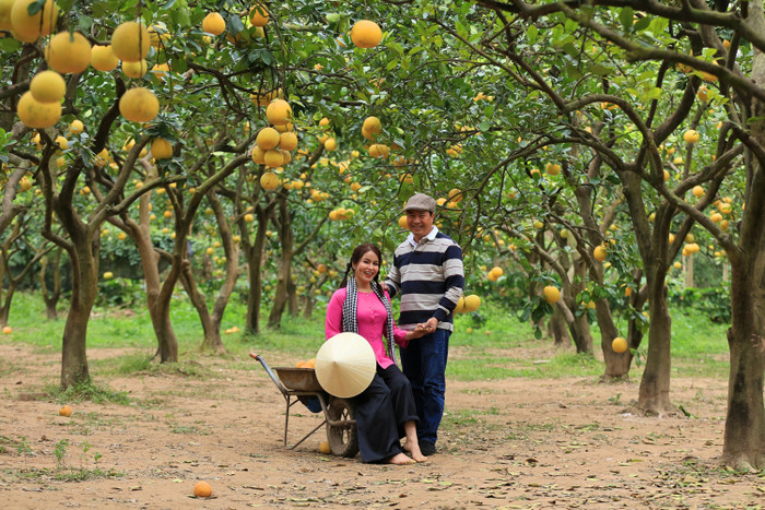 Mỗi ngày đều có rất đông khách du lịch đến tham quan và chụp ảnh. Càng về cuối tuần, lượng khách càng đông hơn.