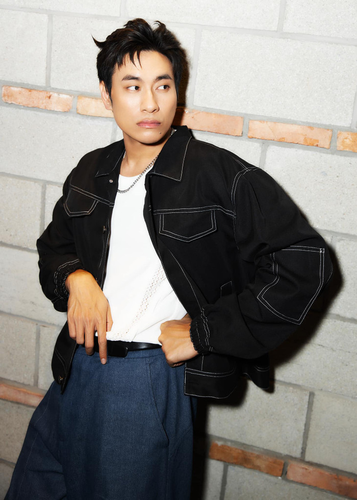 Showbiz 24h: Kiều Minh Tuấn bối rối khi suýt gặp sự cố nguy hiểm ở trên phim trường. Ảnh: FBNV