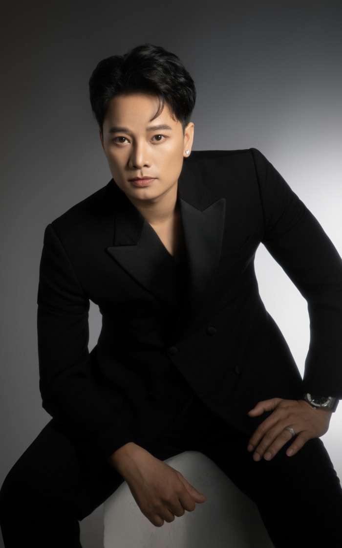 Anh Quân Idol sở hữu vẻ ngoài điển trai cùng giọng hát nội lực.