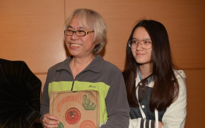 Vợ kém 40 tuổi của nhạc sĩ Lý Khôn Thành nói về hình ảnh nhếch nhác khi đi xin ăn Ảnh 2