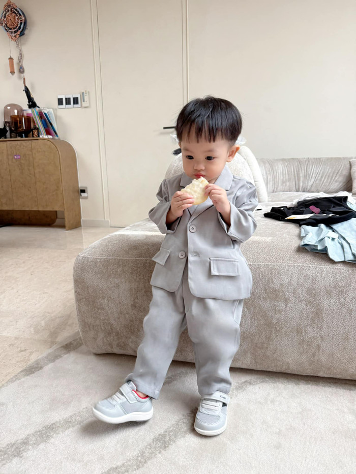 Sutin chuẩn soái ca nhí. Ảnh: FBNV