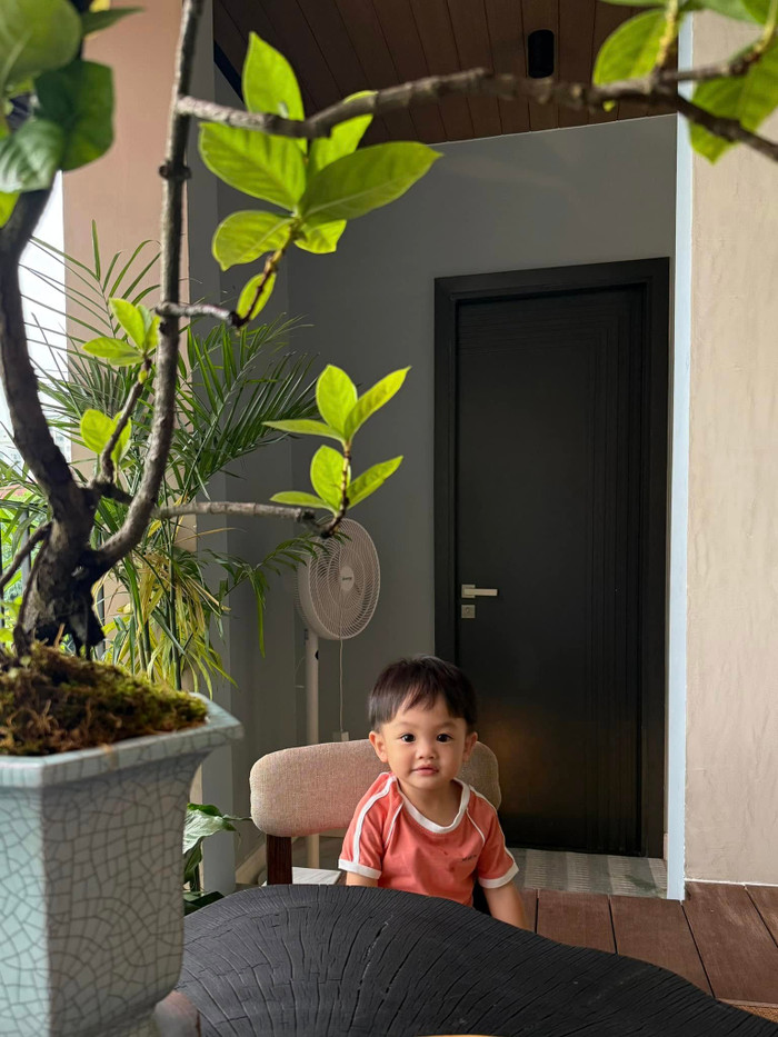 Sutin như bản sao của ba Cường Đô La. Ảnh: FBNV