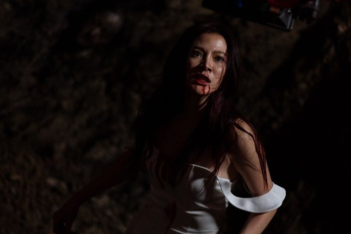 Màn thể hiện xuất sắc của Baifern Pimchanok cũng không thể khiến Thicha Tái Sinh thoát cảnh đi vào vết xe đổ của những phim 18+. 