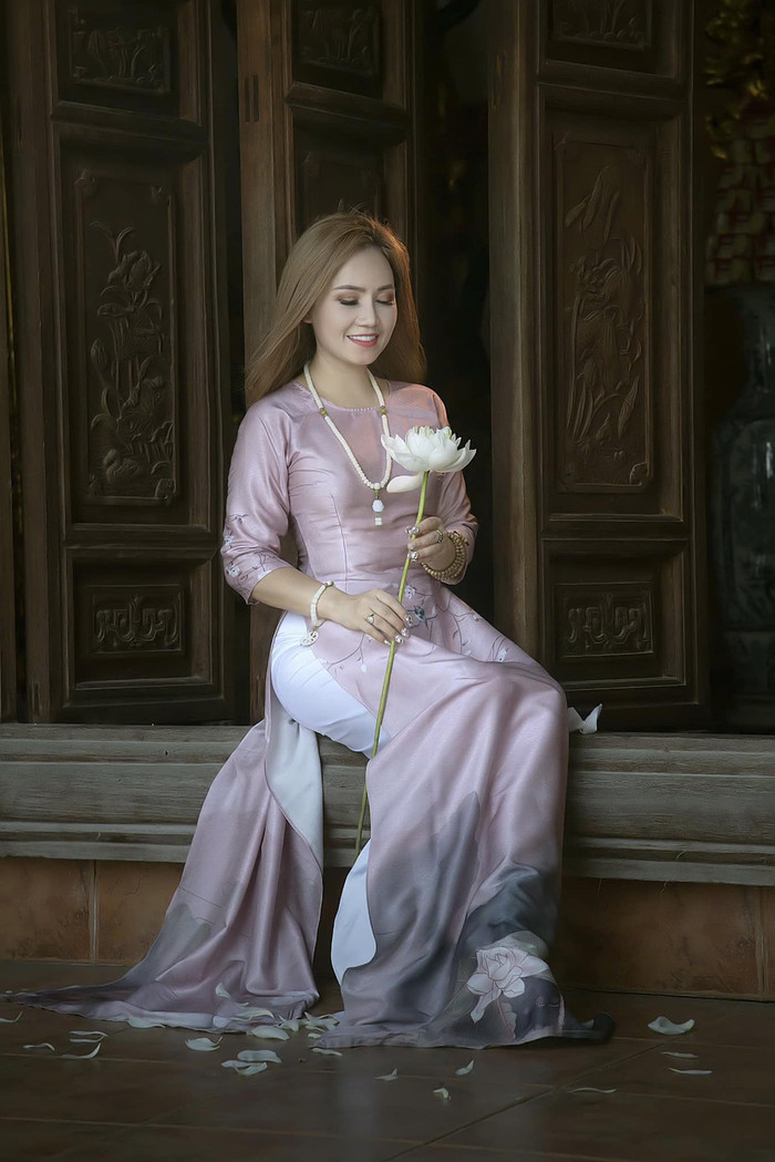 Sau khi ly hôn lần 4, nữ diễn viên đã phẫu thuật thẩm mỹ. (Ảnh FBNV)