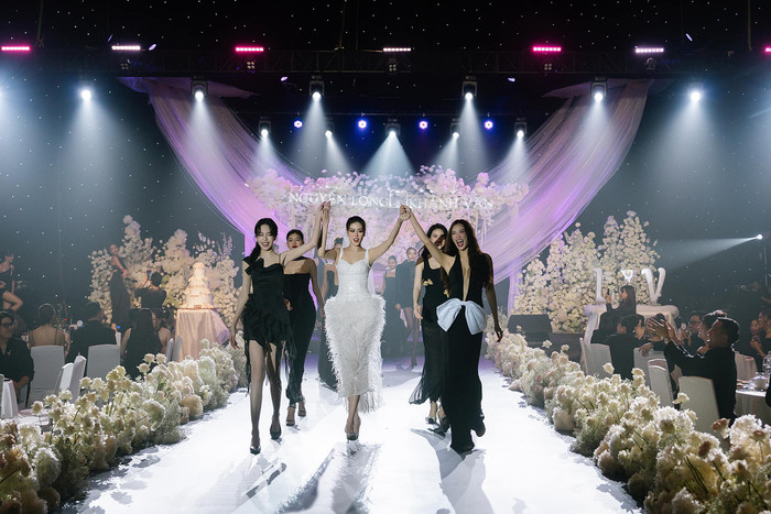 Đám cưới Khánh Vân quy tụ nhiều người đẹp, nghệ sĩ nổi tiếng Vbiz đến chung vui. (Ảnh FBNV)