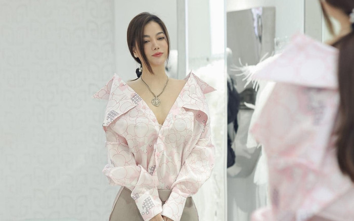 Trương Ngọc Ánh ăn diện ngày càng gợi cảm khi vắng bóng tình trẻ Ảnh 2