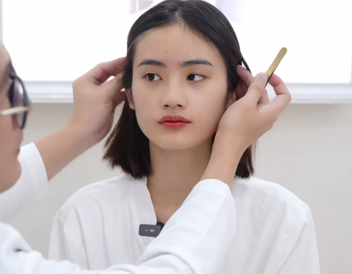 Mặt mộc trong quá khứ của Ý Nhi. 