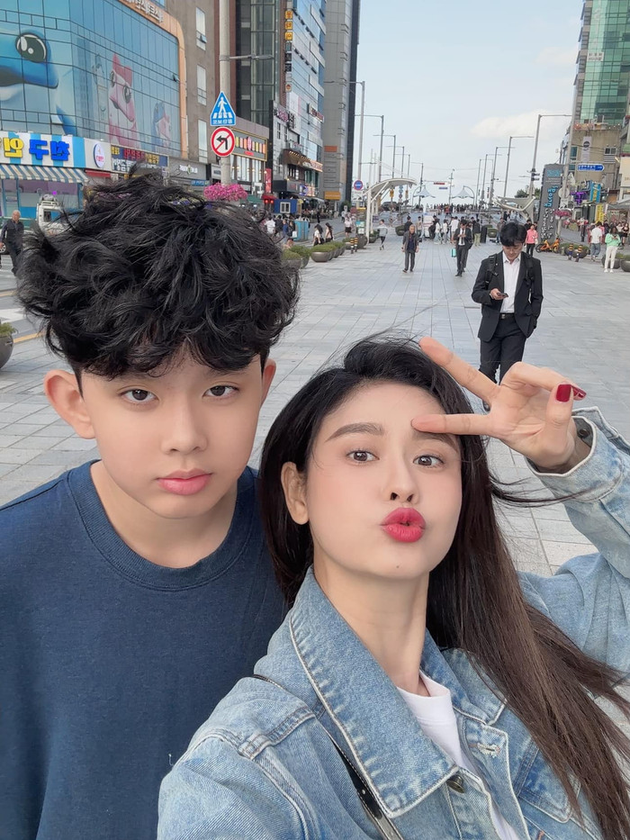 Trương Quỳnh Anh chăm chỉ hoạt động nghệ thuật và dành thời gian để chăm sóc con trai. 