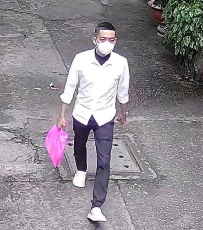 Camera an ninh ghi nhận, Nguyễn Hoàng Anh đi bộ đến phòng trọ em vợ. Ảnh: VietNamNet