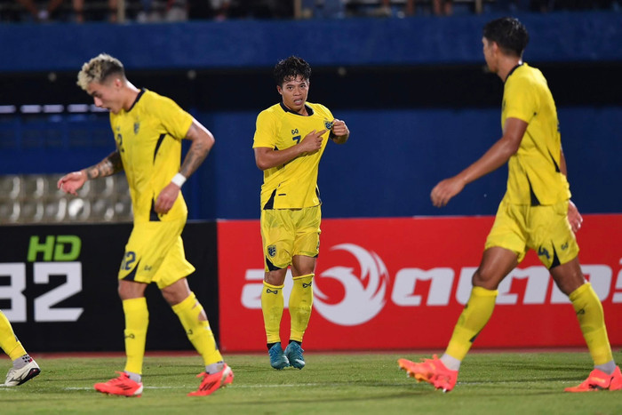 HLV tuyển Thái Lan tiết lộ hai ngôi sao thi đấu ở Nhật Bản đã hội quân ở AFF Cup 2024. Ảnh: FAT