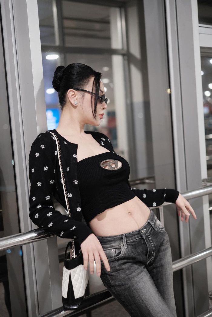 Sắc vóc nóng bỏng của Phương Oanh sau 5 tháng sinh con. (Ảnh: FBNV)