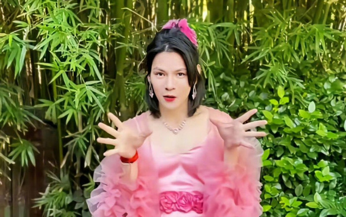 Nam diễn viên đã kém sắc còn bất tài, giờ mặc đồ nữ chỉ để nổi tiếng Ảnh 2