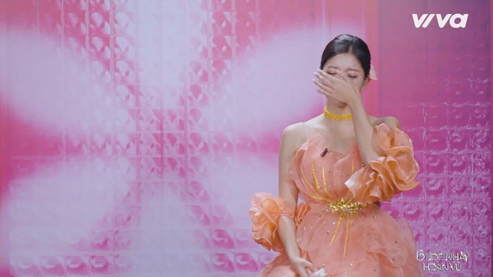 Lee Hooyeon bật khóc vì đã cố gắng rất nhiều nhưng liên tiếp gặp nhiều chuyện không như ý muốn.&nbsp;