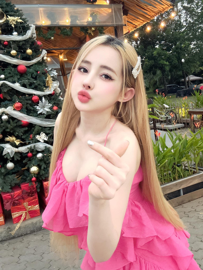 Ngoại hình của Ngân 98 sau 11 lần sửa mũi. (Ảnh FBNV)