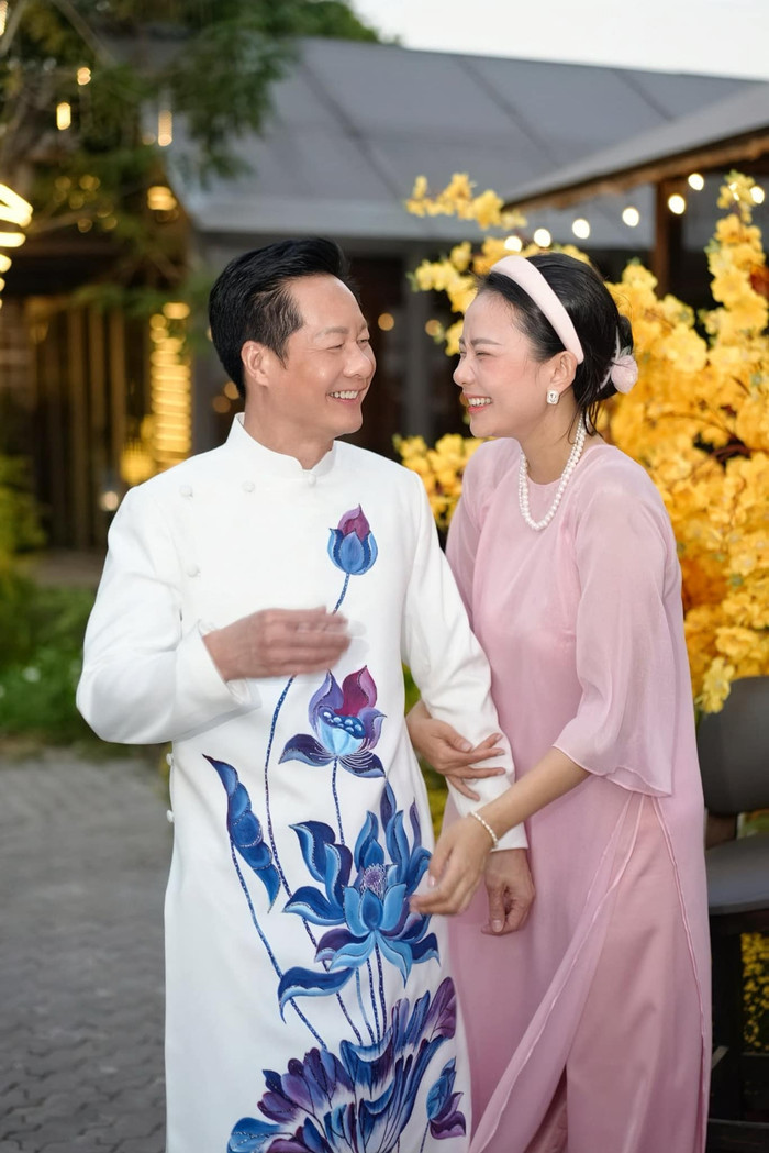 Cặp đôi chênh lệch tuổi tác nhưng ai cũng nhận xét rằng xứng đôi, không bị lệch về ngoại hình. Ảnh: FBNV