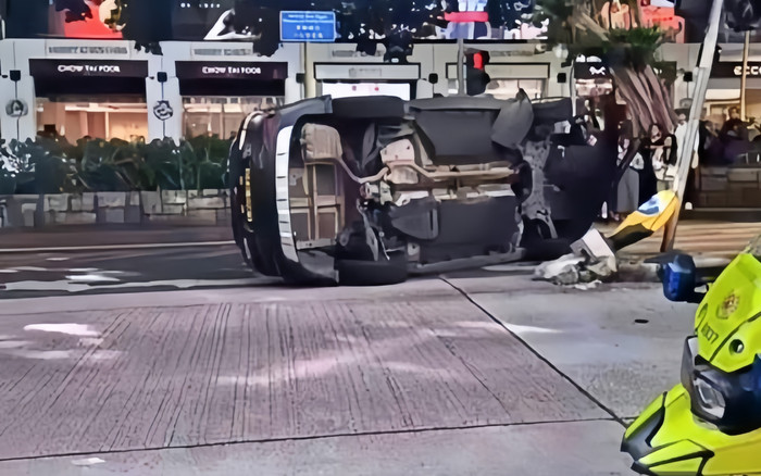 Nữ diễn viên gặp tai nạn lật ngược ô tô, đưa đi cấp cứu gấp Ảnh 2