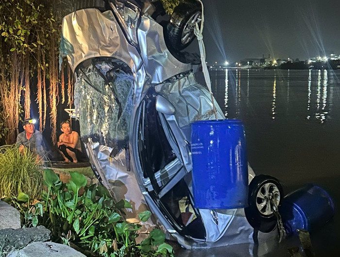 Chiếc ô tô đã bị biến dạng (Ảnh: VietNamNet)