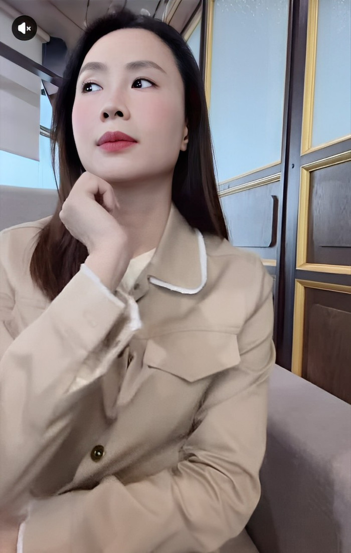 Hồng Diễm 'thả xích' diện mạo mới đẹp lung linh - FBNV.