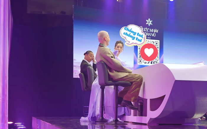 Khánh Thi vui vẻ vì Phan Hiển đích thân đến địa điểm ghi hình chương trình Bước Nhảy Hoàn Vũ để ủng hộ vợ. Ảnh: FBNV