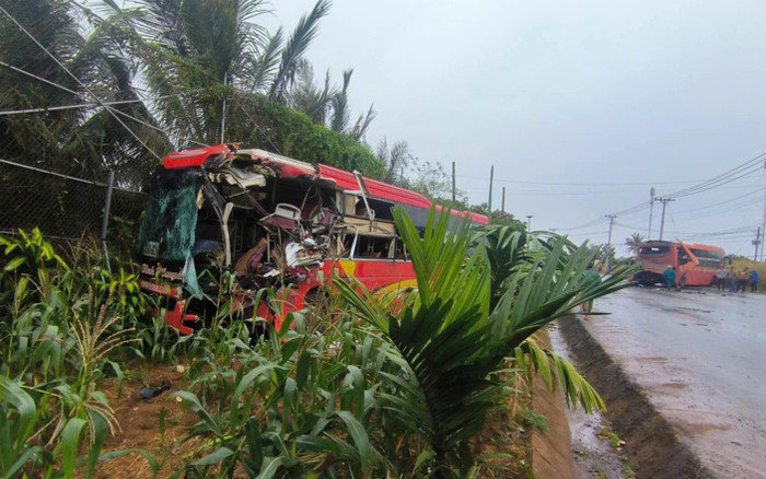 Hai xe khách tông trực diện ở Bình Phước, 3 người thương vong Ảnh 2