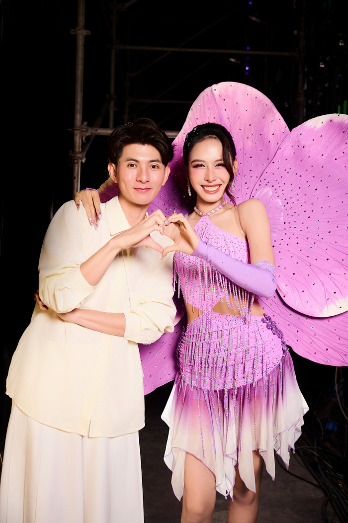 Hình ảnh giám đốc thời trang Bước Nhảy Hoàn Vũ - Nhà thiết kế Nguyễn Minh Công bên cạnh Á hậu Ngọc Hằng. Ảnh: NVCC