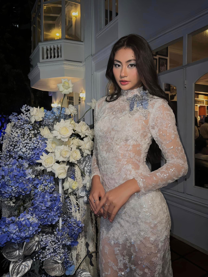 Hoa hậu Bùi Xuân Hạnh khoe khéo vóc dáng nóng bỏng. 