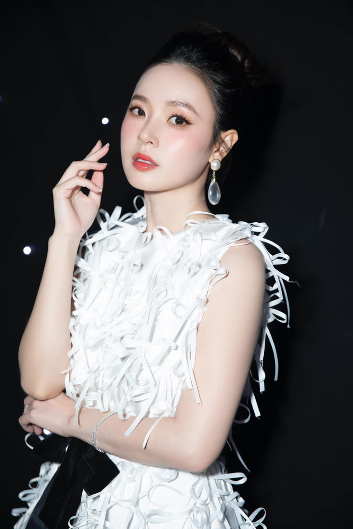 Midu ghi điểm vì cách đối diện tích cực với những ý kiến trái chiều trong cuộc sống. (Ảnh: FBNV)