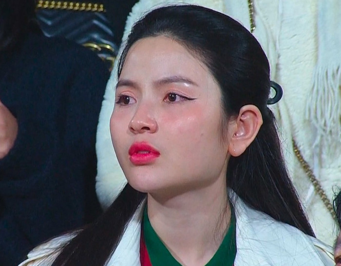 Vợ Quang Hải đã đi từ lo âu đến vỡ oà khi cổ vũ chồng thi đấu trước Indonesia.