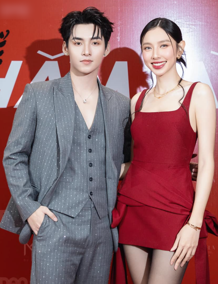 Hoa hậu Thùy Tiên tham dự họp báo ra mắt MV Chẳng thể nhắm mắt của ca sĩ Hùng Huỳnh.
