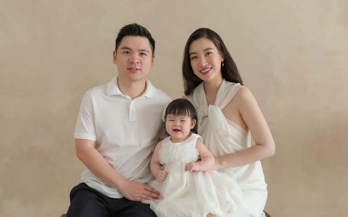 Khoảnh khắc đáng ghen tị của vợ chồng Hoa hậu Đỗ Mỹ Linh Ảnh 2