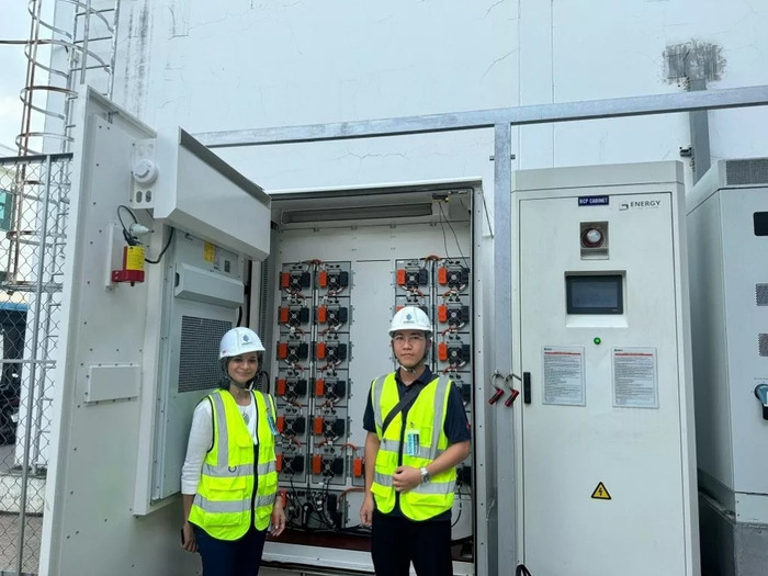 Bà Sunita Dubey, Đại diện quốc gia của GEAPP tại Việt Nam trong chuyến thăm Hệ thống BESS tại Khu công nghệ cao TP.HCM (Saigon Hi-tech Park)