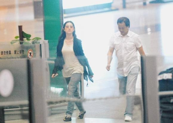 Ông Trần Kim Phi từng có một khoảng thời gian dài luôn 'tháp tùng' Lưu Diệc Phi ở mọi lúc, mọi nơi. Ảnh: Sưu tầm