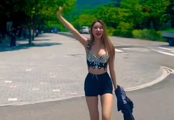 Nữ ca sĩ tông xe khiến shipper qua đời, chính thức lãnh án 8 năm tù Ảnh 3