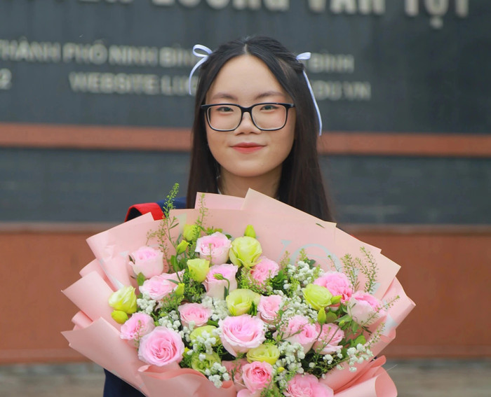 Thủ khoa Đinh Thị Bích Ngọc