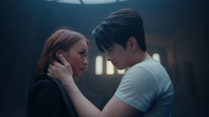 Hùng Huỳnh - Nam ca sĩ Việt đang bị 'tẩy chay' mạnh nhất lúc này Ảnh 5