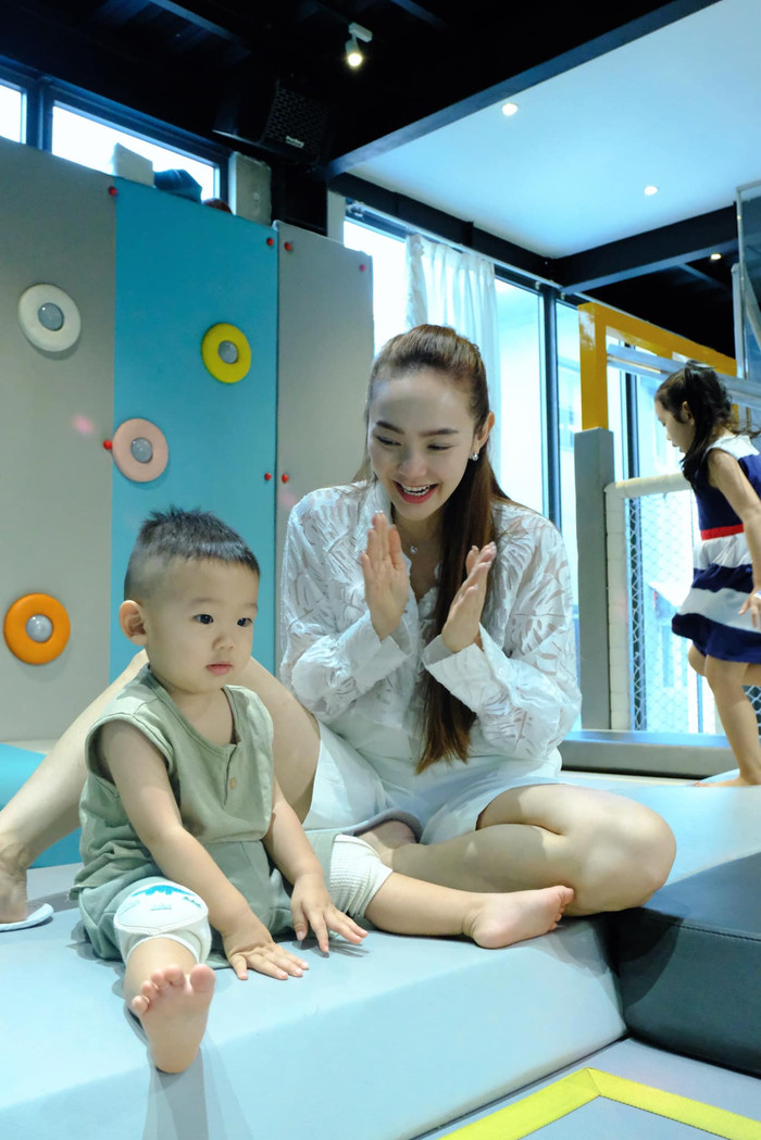 Minh Hằng ưu tiên thời gian cho quý tử đầu lòng. Ảnh: FBNV
